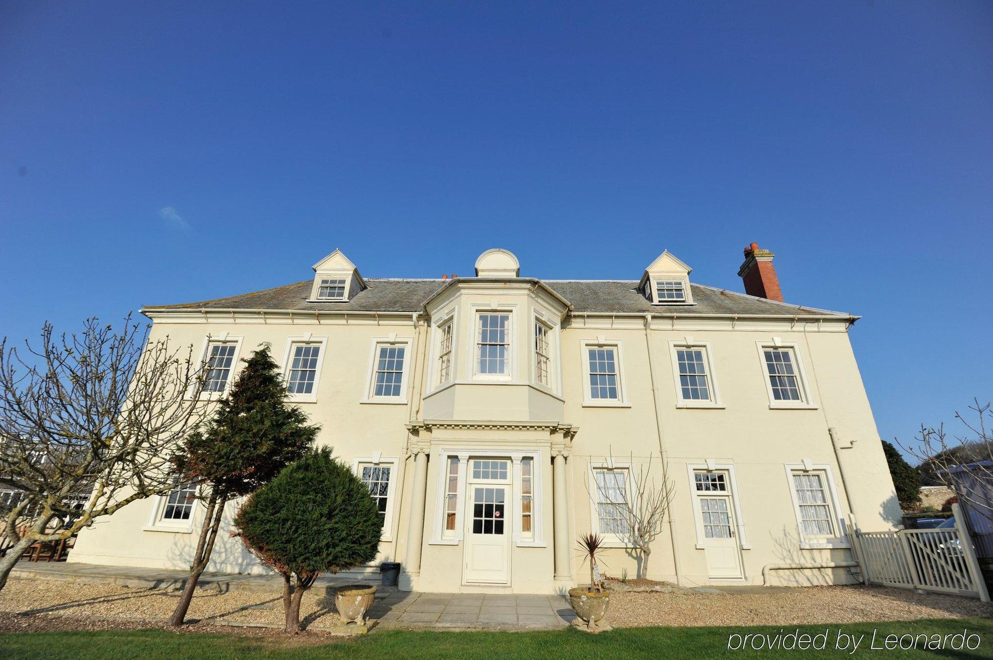 Moonfleet Manor - A Luxury Family